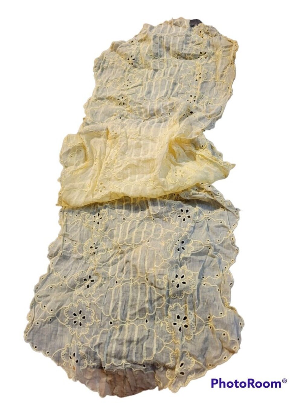 Table Runner Dresser Scarf Doily Eyelet Lace Yellow 12X39 in Rounded Edges Vtg